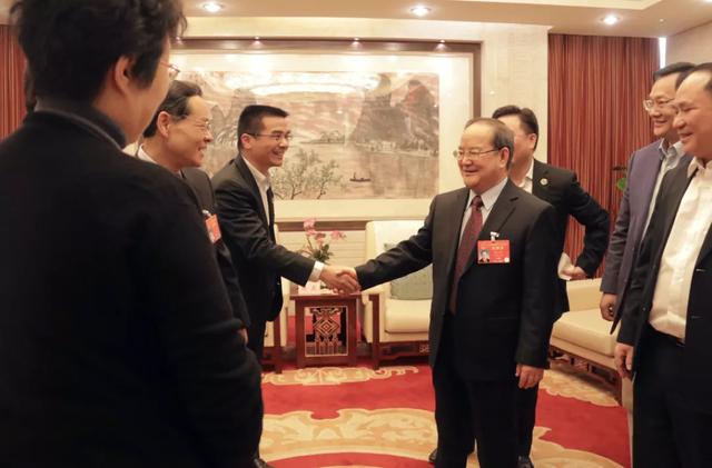 热烈祝贺金奔腾科技被评为数字广西建设优秀成果企业代表, 荣获“成长型大数据企业”奖! 热烈祝贺金奔腾科技被评为数字广西建设优秀成果企业代表, 荣获“成长型大数据企业”奖!