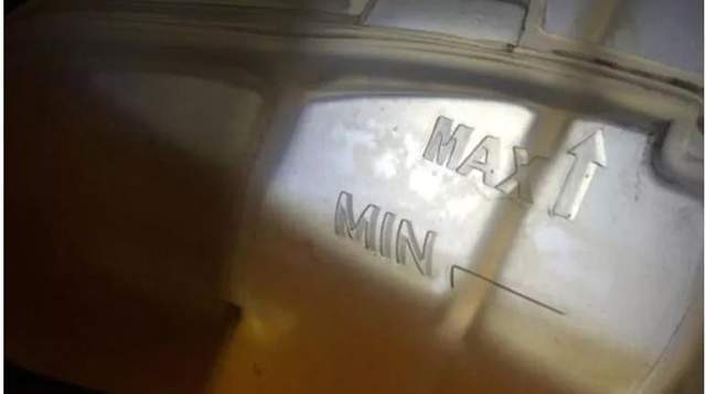 冬天才换防冻液?你的发动机就是这么被你“烧”坏的! 冬天才换防冻液?你的发动机就是这么被你“烧”坏的!