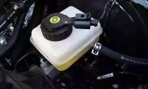 你上次换刹车油是什么时候?胜牌DOT4+请了解一下! 你上次换刹车油是什么时候?胜牌DOT4+请了解一下!