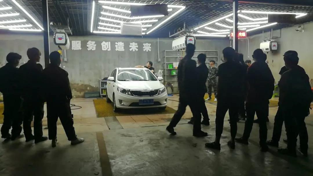 营销总部张总抵达云南运营中心指导工作 营销总部张总抵达云南运营中心指导工作