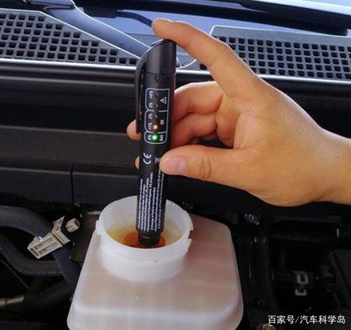 刹车油的使用寿命究竟有多长,含水量是什么概念? 刹车油的使用寿命究竟有多长,含水量是什么概念?