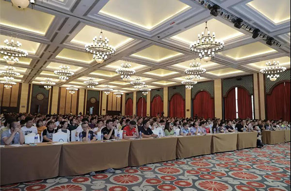 千人会议,万人演唱会——2019互联网共享经济高峰论坛 千人会议,万人演唱会——2019互联网共享经济高峰论坛