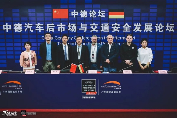 行业变革 转变与机遇 中国埃森改装车展第二日活动燃爆现场 行业变革 转变与机遇 中国埃森改装车展第二日活动燃爆现场