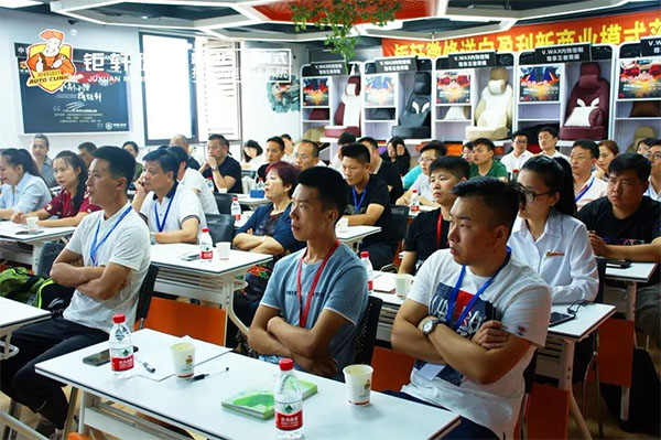第60届后市场新风口新模式分享会在钜轩微修总部召开 第60届后市场新风口新模式分享会在钜轩微修总部召开