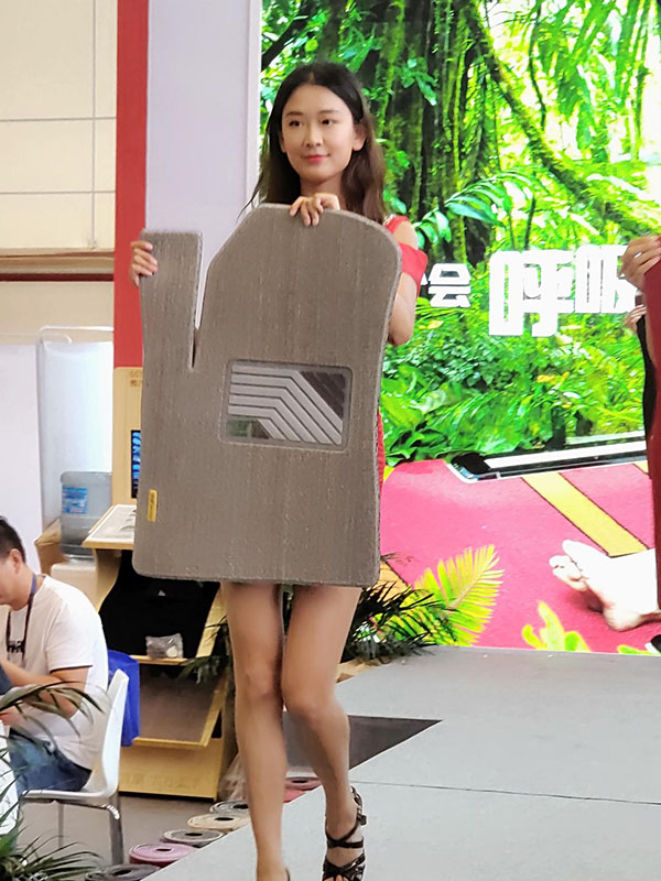 郑州展吉康品牌互动秀——健康汽车脚垫,选吉康! 郑州展吉康品牌互动秀——健康汽车脚垫,选吉康!