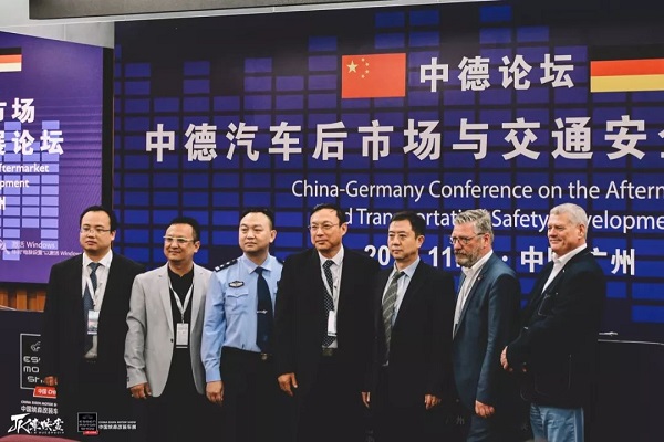 行业变革 转变与机遇 中国埃森改装车展第二日活动燃爆现场 行业变革 转变与机遇 中国埃森改装车展第二日活动燃爆现场