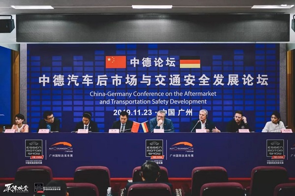 行业变革 转变与机遇 中国埃森改装车展第二日活动燃爆现场 行业变革 转变与机遇 中国埃森改装车展第二日活动燃爆现场