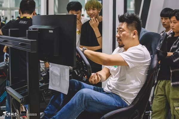 行业变革 转变与机遇 中国埃森改装车展第二日活动燃爆现场 行业变革 转变与机遇 中国埃森改装车展第二日活动燃爆现场