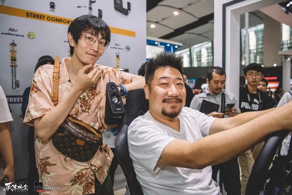 行业变革 转变与机遇 中国埃森改装车展第二日活动燃爆现场 行业变革 转变与机遇 中国埃森改装车展第二日活动燃爆现场