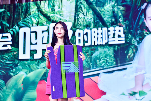 郑州展吉康品牌互动秀——健康汽车脚垫,选吉康! 郑州展吉康品牌互动秀——健康汽车脚垫,选吉康!
