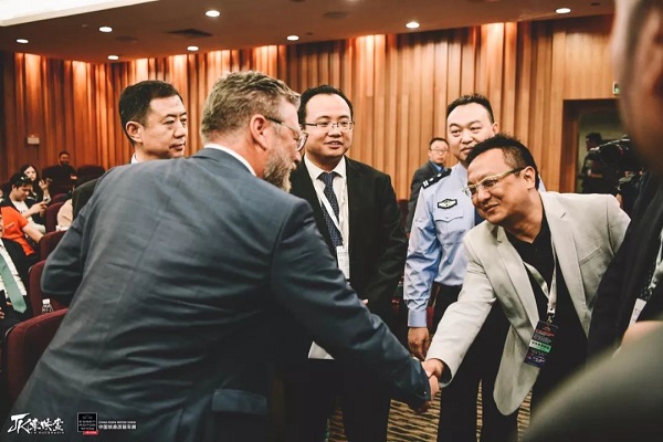 行业变革 转变与机遇 中国埃森改装车展第二日活动燃爆现场 行业变革 转变与机遇 中国埃森改装车展第二日活动燃爆现场