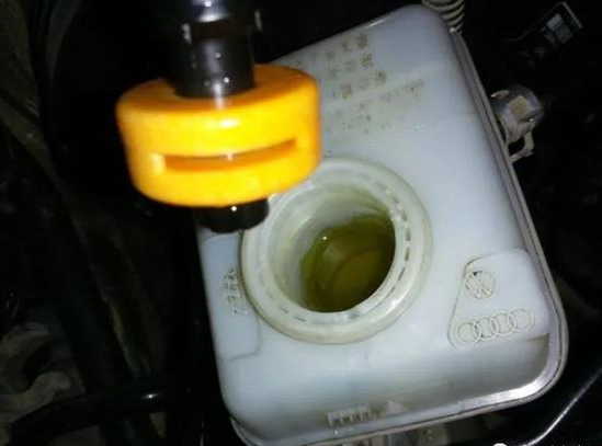 汽车保养换下机油就行了?大错特错,这4个零件不换相当于白保养 汽车保养换下机油就行了?大错特错,这4个零件不换相当于白保养
