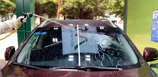 下班遇大雨,雨停再走?我要开车冲进雨里! 下班遇大雨,雨停再走?我要开车冲进雨里!