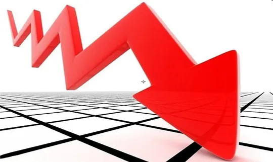 上半年车市滑坡约24%,近半车企走在悬崖边上 上半年车市滑坡约24%,近半车企走在悬崖边上
