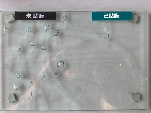 男子用“妙招”给车内降温,随后一个小动作,车内瞬间爆燃! 男子用“妙招”给车内降温,随后一个小动作,车内瞬间爆燃!