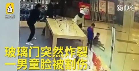 刷屏!被玻璃门割伤手的“小张”引来百万网友帮忙“维权”! 刷屏!被玻璃门割伤手的“小张”引来百万网友帮忙“维权”!