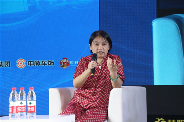 中威车饰董事长潘丽华精彩分享:校企合作、联动发展 中威车饰董事长潘丽华精彩分享:校企合作、联动发展