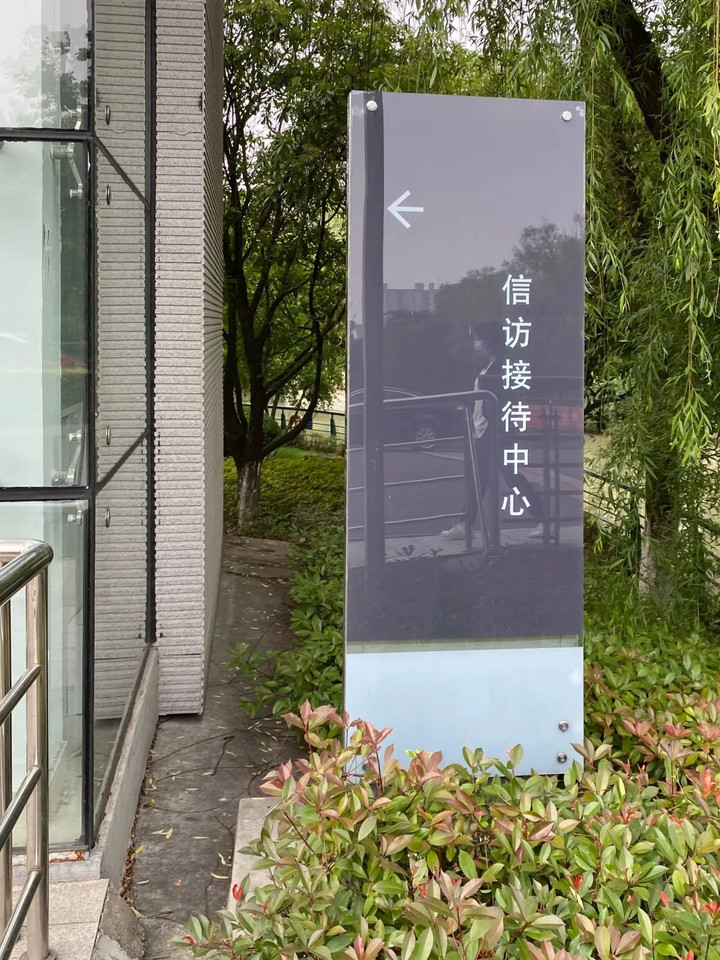 大乘汽车濒临破产?经销商门前喊冤“还我血汗钱” 大乘汽车濒临破产?经销商门前喊冤“还我血汗钱”