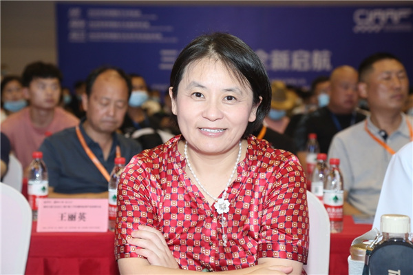 中威车饰董事长潘丽华精彩分享:校企合作、联动发展 中威车饰董事长潘丽华精彩分享:校企合作、联动发展