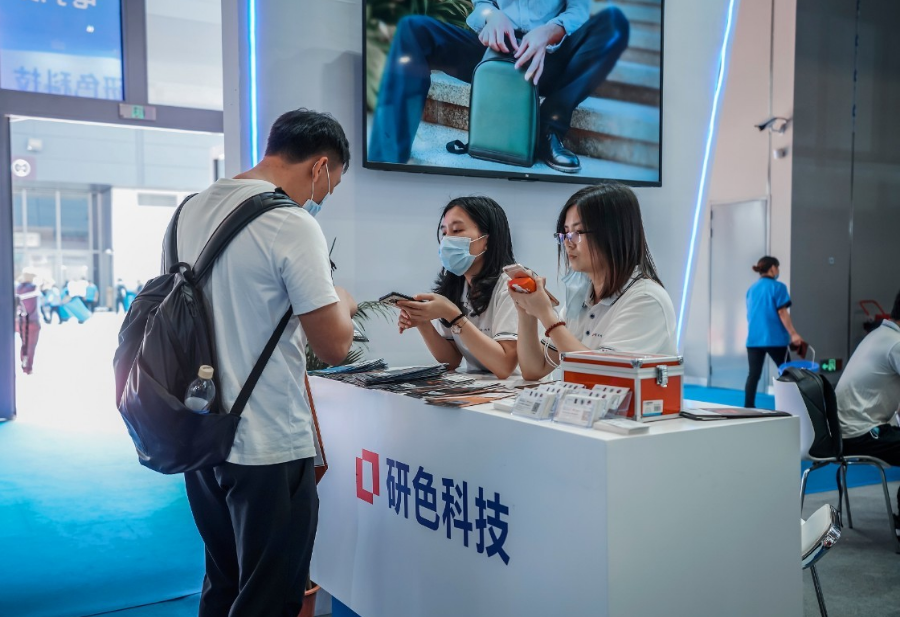 LED创意产品需求火爆,礼品展现场盛况直击! LED创意产品需求火爆,礼品展现场盛况直击!