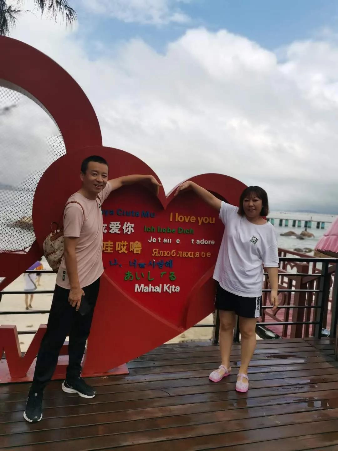 香百年优秀经销商市场研讨会暨三亚欢乐游圆满结束! 香百年优秀经销商市场研讨会暨三亚欢乐游圆满结束!