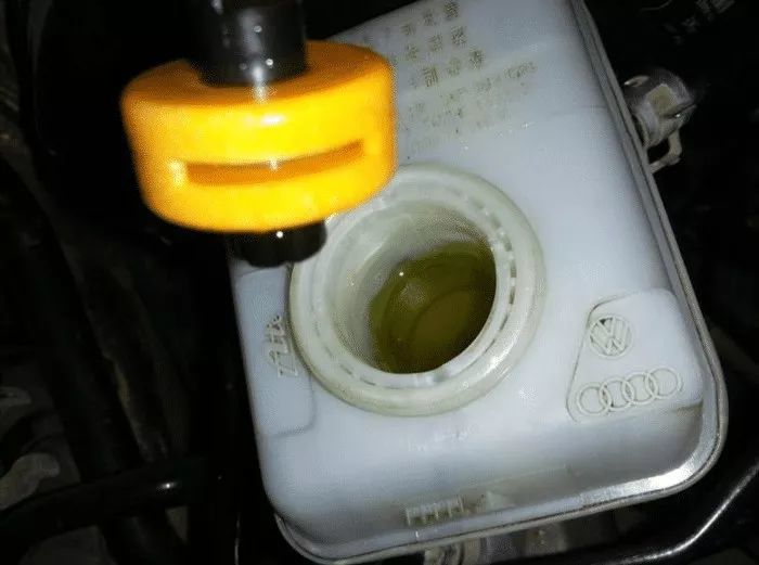 车子出现这三种情况,说明刹车油该换了 车子出现这三种情况,说明刹车油该换了