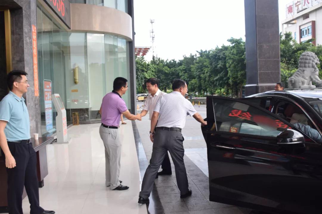 自治区工商联党组书记卢能干一行调研金奔腾科技集团 自治区工商联党组书记卢能干一行调研金奔腾科技集团