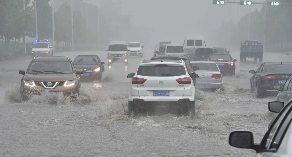 暴雨天开车,千万记住这几点 暴雨天开车,千万记住这几点
