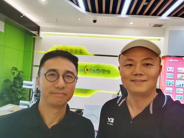 华思旭雷云做客深圳电台106.2《E路大玩家》 华思旭雷云做客深圳电台106.2《E路大玩家》