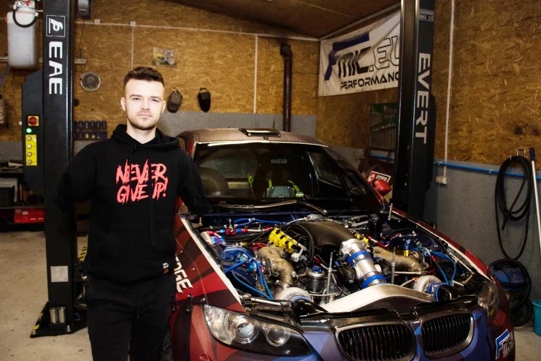 Bartosz Ostałowski以娴熟赛技斩获季军! Bartosz Ostałowski以娴熟赛技斩获季军!
