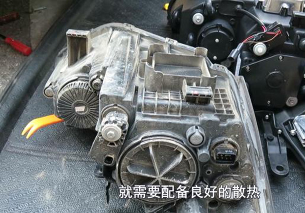 汽车大灯太暗,到底改氙气灯还是改LED灯? 汽车大灯太暗,到底改氙气灯还是改LED灯?