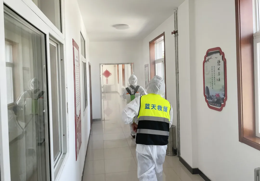 不留死角 全面消杀 | 五方天雅邀请朝阳区蓝天救援队进行全面消杀工作 不留死角 全面消杀 | 五方天雅邀请朝阳区蓝天救援队进行全面消杀工作