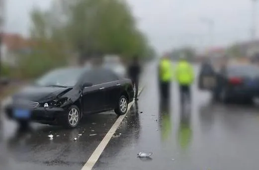 警惕!暴雨天行车的隐形杀手 警惕!暴雨天行车的隐形杀手