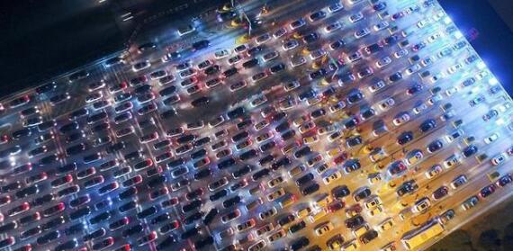 一台燃油车,一台新能源,或者是未来每个家庭的标配 一台燃油车,一台新能源,或者是未来每个家庭的标配