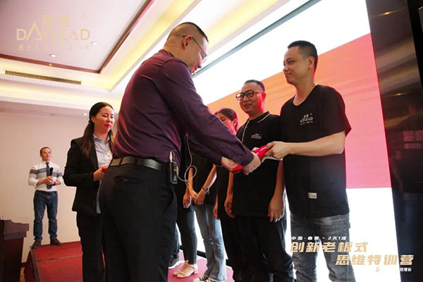 中国·鼎易2天1夜《创新老板式思维》特训营圆满闭营! 中国·鼎易2天1夜《创新老板式思维》特训营圆满闭营!