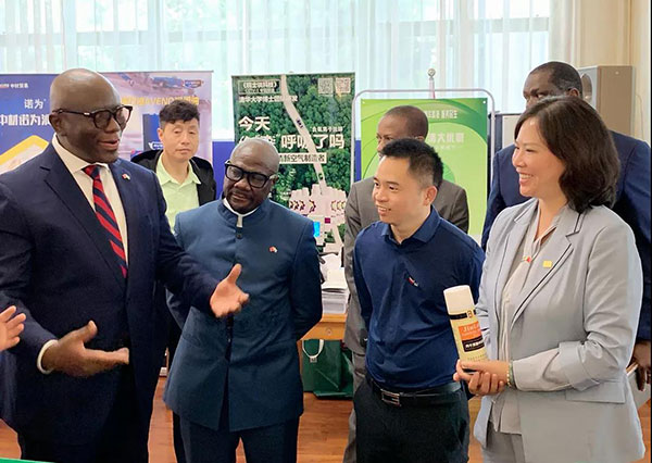 必涂必携钣喷产品供应链走进塞拉利昂大使馆 必涂必携钣喷产品供应链走进塞拉利昂大使馆