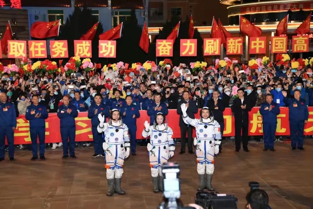 如此近距离观看火箭发射全过程,震撼不止感动! 如此近距离观看火箭发射全过程,震撼不止感动!