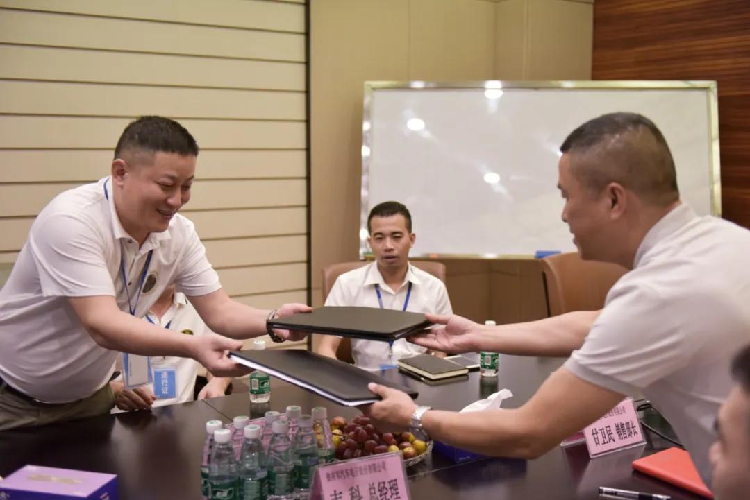 携手智造,筑梦未来丨铁将军&老铁智行战略合作签约仪式 携手智造,筑梦未来丨铁将军&老铁智行战略合作签约仪式