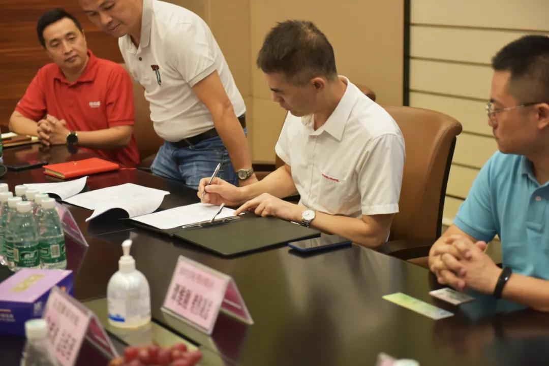 携手智造,筑梦未来丨铁将军&老铁智行战略合作签约仪式 携手智造,筑梦未来丨铁将军&老铁智行战略合作签约仪式
