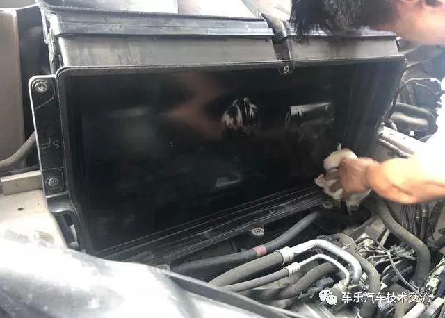 新能源汽车的空气滤芯如何更换? 新能源汽车的空气滤芯如何更换?
