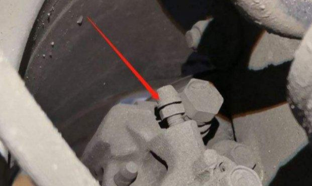换刹车油后感觉不一样,刹车油刚换后刹车太硬 换刹车油后感觉不一样,刹车油刚换后刹车太硬