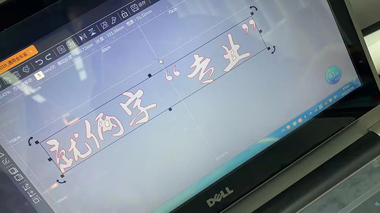 万物皆可贴丨贴膜店的裁膜机还能这么玩 万物皆可贴丨贴膜店的裁膜机还能这么玩