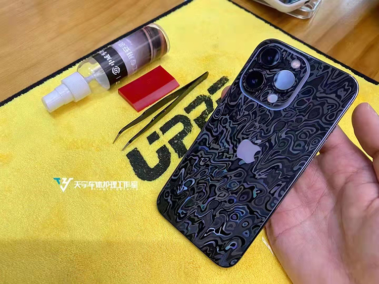 万物皆可贴丨贴膜店的裁膜机还能这么玩 万物皆可贴丨贴膜店的裁膜机还能这么玩