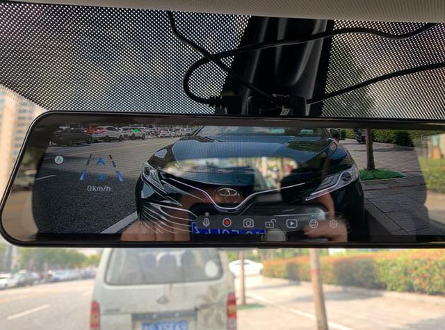 倒车影像里的“红黄蓝”三条线,有几个车主知道含义? 倒车影像里的“红黄蓝”三条线,有几个车主知道含义?