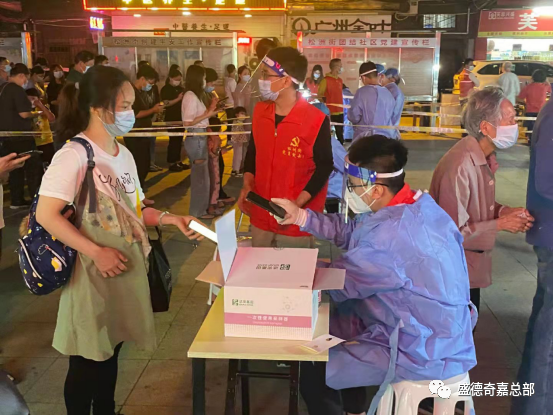 为冲锋在疫情一线的“大白”加油