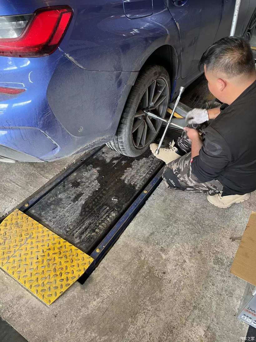 宝马新三系5万公里更换原厂配套GALFER后刹车片 宝马新三系5万公里更换原厂配套GALFER后刹车片