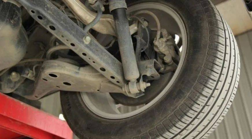 不换就“要命”?汽车减震器真的有使用极限吗? 不换就“要命”?汽车减震器真的有使用极限吗?
