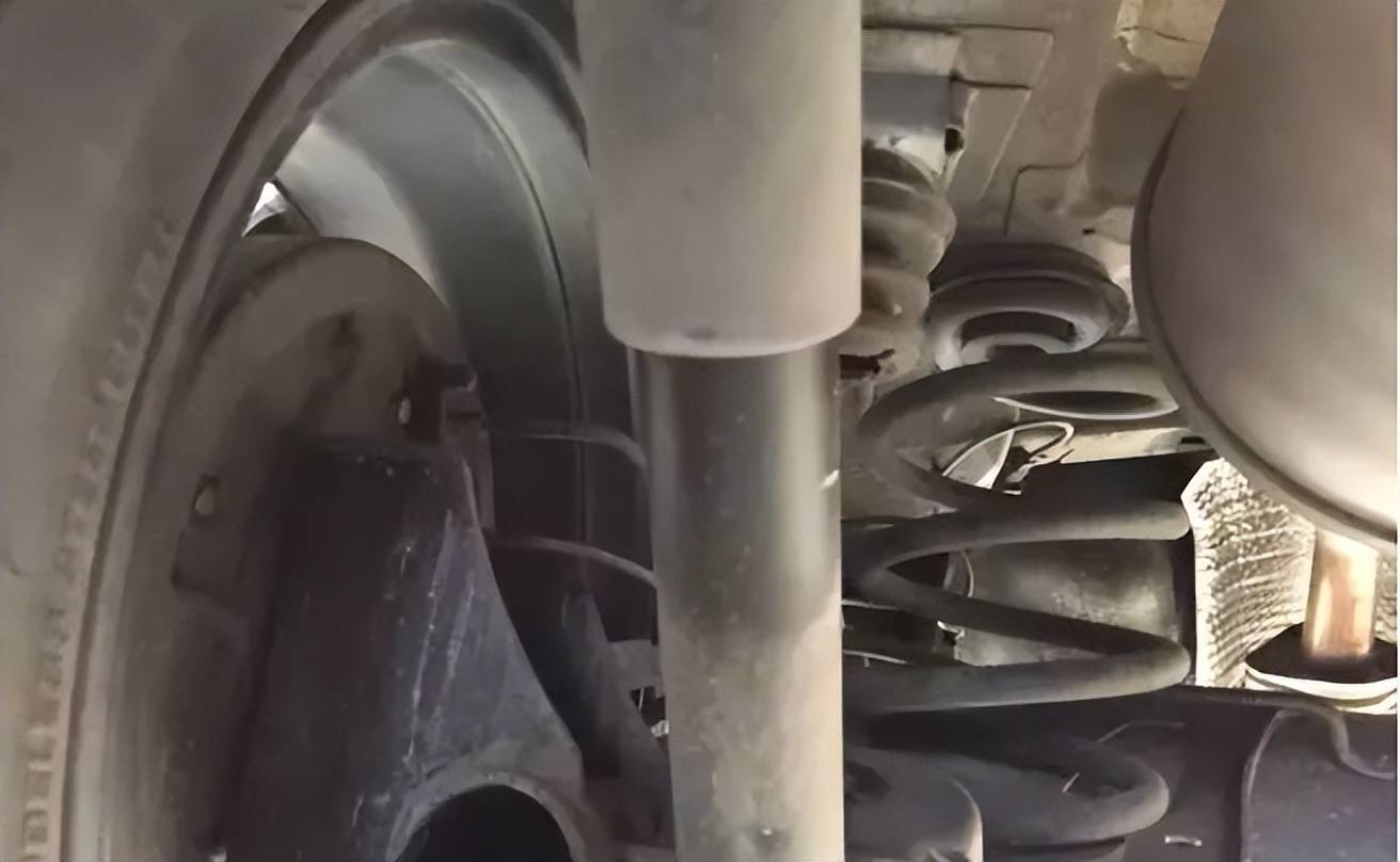不换就“要命”?汽车减震器真的有使用极限吗? 不换就“要命”?汽车减震器真的有使用极限吗?