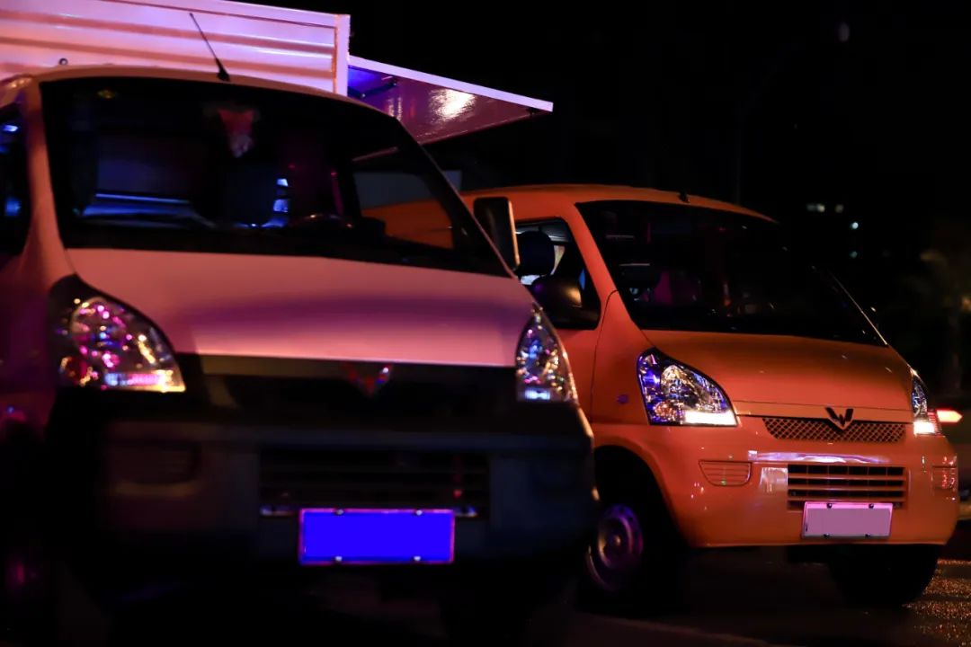 小货车,粉色的,随时随地的开趴体 小货车,粉色的,随时随地的开趴体