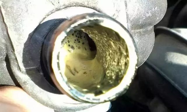 保养剩下的机油,放到明年还能用吗? 保养剩下的机油,放到明年还能用吗?